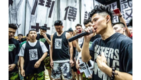 游走在社会边缘的街球青年：有人一球成名买房，有人卖鞋年销千万