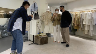 海外代购停摆：有的帮人直播卖库存，有的开始炒股
