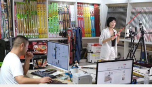 全村最不安分的人：一天向全国卖出数万根鱼竿