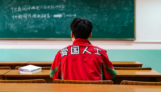 学霸放弃国企铁饭碗开潮服店，6个月成交50万