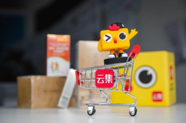 云集联合西域美农举办的达人孵化营在西北网红直播基地开营