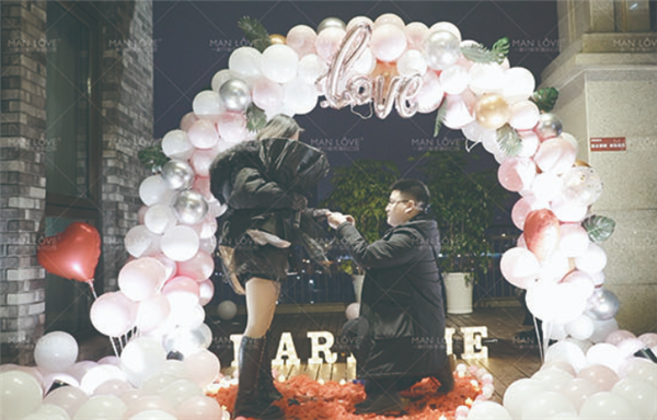 求婚可以有哪些浪漫的创意？浪漫求婚方式推
