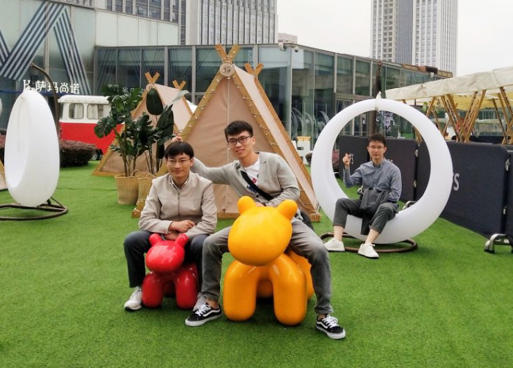 毕业后就在淘宝卖货，他们5家关联店铺总流水超3亿