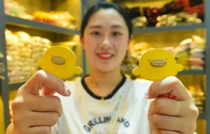 3.8元奥运同款，这个义乌商家如何卖到全网第一