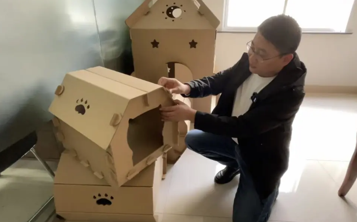 抓住减碳风口，大叔在淘宝把1块钱的纸箱卖出样